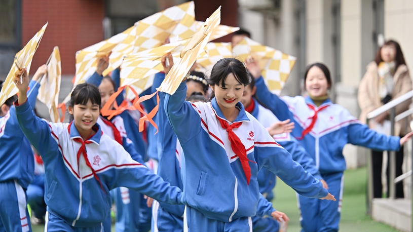 員那樣僅僅
