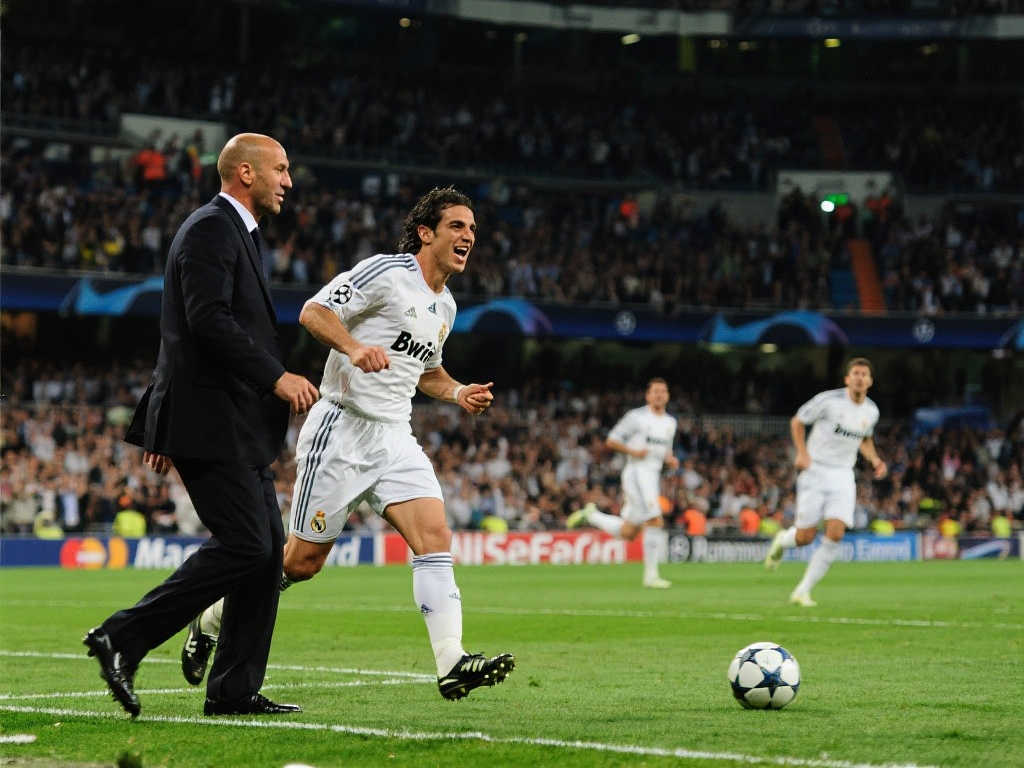 一位在年輕 一位在年輕